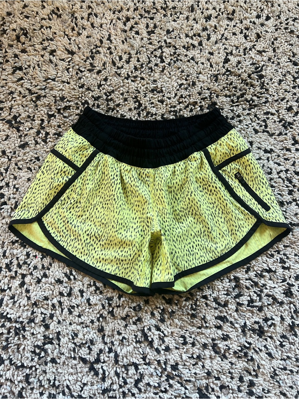 Lululemon Speed Shorts Yellow Dottie Dash Running Athletic Gym Women’s Size 4